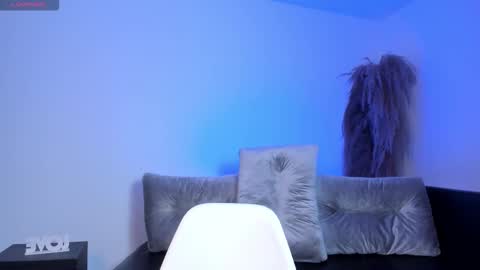 Snapshot of megancoxx_ chatting on 11-05-25, 10:48 Megan - Every day from 530 to 200 pm COL online show from 11-05-25, 10:48