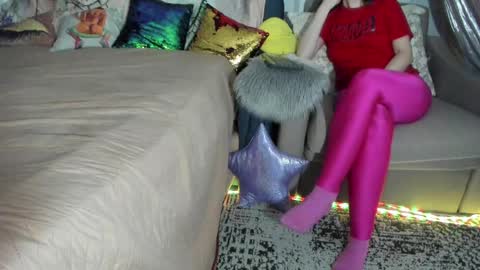 Nicki--------- Welcome to my Room online show from 03-04-25, 06:29