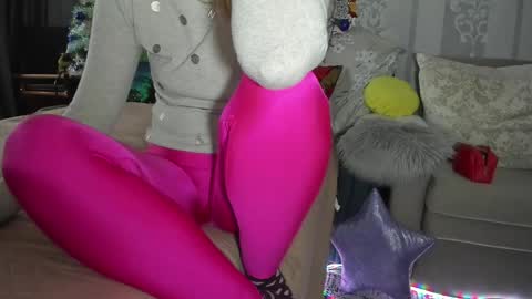 Nicki--------- Welcome to my Room online show from 12-20-25, 08:32