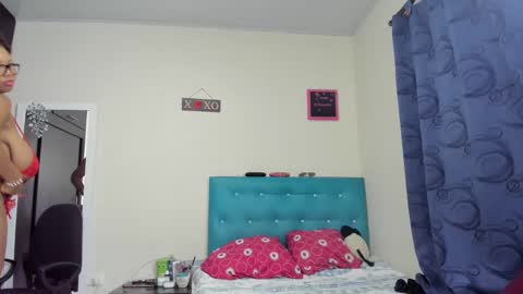 Snapshot of meganhotxx2 chatting on 02-06-25, 05:25 megan        online show from 02-06-25, 05:25