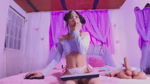 Snapshot of meganrouss7 chatting on 09-10-25, 10:59 Megan online show from 09-10-25, 10:59