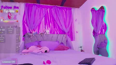 Snapshot of meganrouss7 chatting on 10-12-25, 11:53 Megan online show from 10-12-25, 11:53