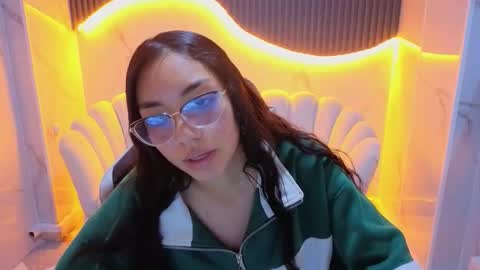 Snapshot of meganyin_b chatting on 12-15-25, 08:02 Megan online show from 12-15-25, 08:02