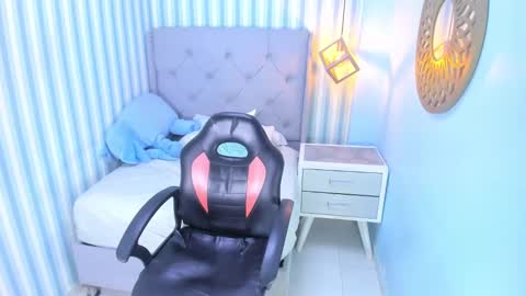 M E G A N  online show from 02-14-25, 03:47