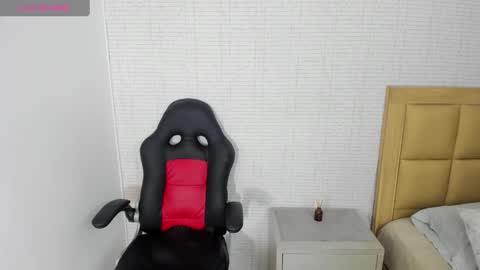 M E G A N  online show from 10-03-25, 07:55