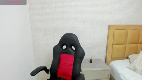 M E G A N  online show from 10-04-25, 12:25