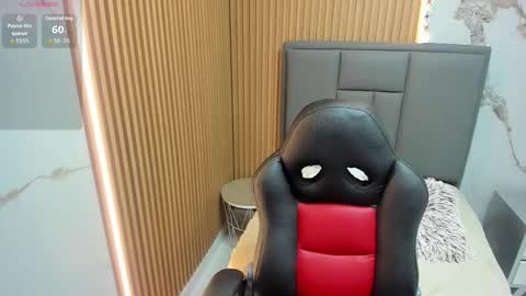 M E G A N  online show from 11-11-25, 02:44