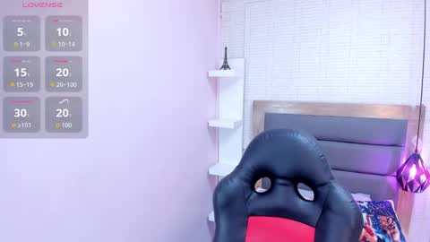 M E G A N  online show from 12-22-25, 10:40