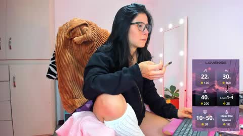 Snapshot of megganjobs chatting on 05-27-26, 02:30 Juli online show from 05-27-26, 02:30