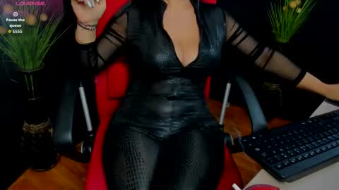 Miss Meghan or MM    online show from 11-19-25, 02:22