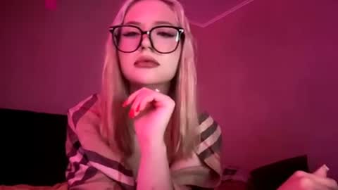 Snapshot of megtabbaa chatting on 06-20-26, 08:28 Sophie online show from 06-20-26, 08:28