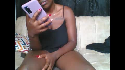 Snapshot of mel_candi94 chatting on 03-05-25, 06:12 pretty online show from 03-05-25, 06:12