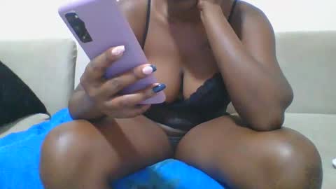 Snapshot of mel_candi94 chatting on 03-11-25, 07:37 pretty online show from 03-11-25, 07:37