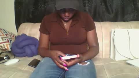 Snapshot of mel_candi94 chatting on 09-21-25, 03:24 pretty online show from 09-21-25, 03:24