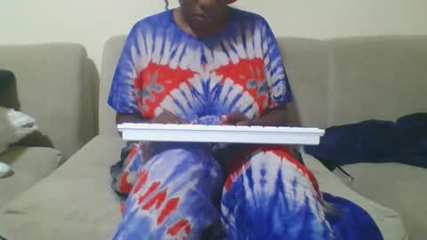 Snapshot of mel_candi94 chatting on 11-17-25, 07:14 pretty online show from 11-17-25, 07:14