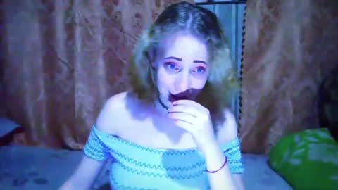 Snapshot of mel_mellie chatting on 12-14-24, 08:08 Mel Mellie online show from 12-14-24, 08:08