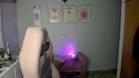 Snapshot of melaany_ chatting on 09-23-25, 12:35 Melaany  online show from 09-23-25, 12:35