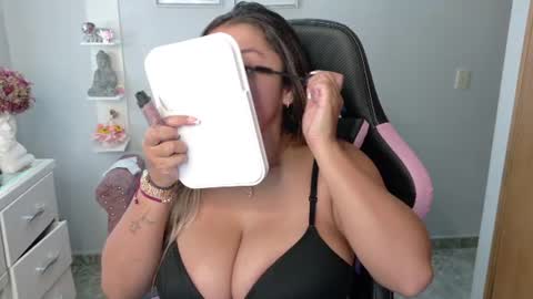 Snapshot of melaany_ chatting on 07-19-26, 11:08 Melaany online show from 07-19-26, 11:08