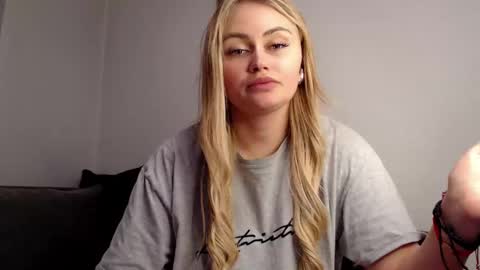 Snapshot of melani_a chatting on 12-02-24, 07:27 Melania online show from 12-02-24, 07:27