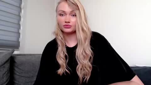 Snapshot of melani_a chatting on 12-11-24, 11:08 Melania online show from 12-11-24, 11:08