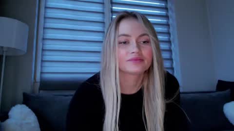 Snapshot of melani_a chatting on 12-19-24, 01:07 Melania online show from 12-19-24, 01:07