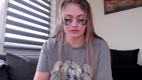 Snapshot of melani_a chatting on 01-10-25, 12:26 Melania online show from 01-10-25, 12:26