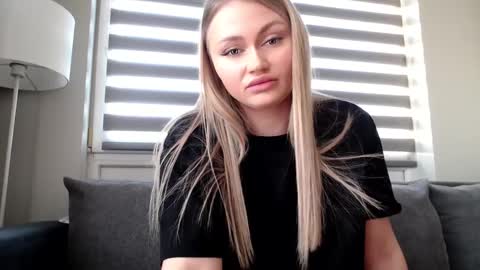 Snapshot of melani_a chatting on 01-13-25, 01:28 Melania online show from 01-13-25, 01:28