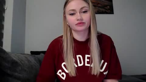 Snapshot of melani_a chatting on 02-09-25, 08:02 Melania online show from 02-09-25, 08:02