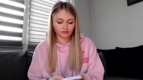 Snapshot of melani_a chatting on 02-17-25, 03:20 Melania online show from 02-17-25, 03:20