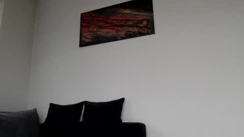 Snapshot of melani_a chatting on 02-28-25, 12:20 Melania online show from 02-28-25, 12:20