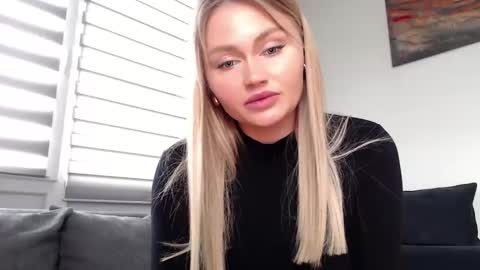 Snapshot of melani_a chatting on 03-03-25, 12:05 Melania online show from 03-03-25, 12:05