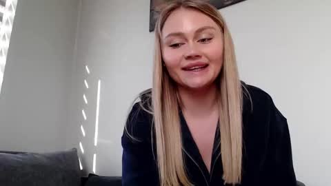 Snapshot of melani_a chatting on 03-07-25, 12:23 Melania online show from 03-07-25, 12:23