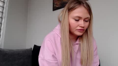 Snapshot of melani_a chatting on 03-08-25, 11:48 Melania online show from 03-08-25, 11:48