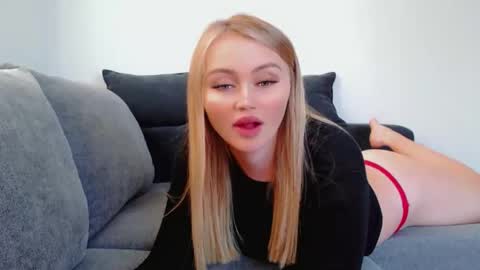 Snapshot of melani_a chatting on 10-11-25, 01:42 Melania online show from 10-11-25, 01:42