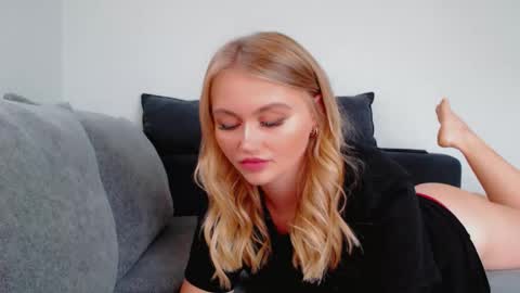 Snapshot of melani_a chatting on 10-24-25, 10:00 Melania online show from 10-24-25, 10:00