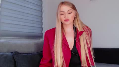 Snapshot of melani_a chatting on 12-03-25, 12:14 Melania online show from 12-03-25, 12:14