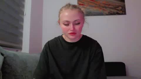 Snapshot of melani_a chatting on 12-19-25, 07:21 Melania online show from 12-19-25, 07:21