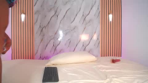 Snapshot of melani_eli chatting on 10-10-25, 01:54 Melani eli online show from 10-10-25, 01:54