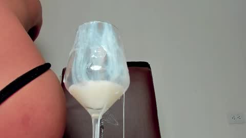 Snapshot of melania_browis chatting on 10-10-25, 05:23 Melania online show from 10-10-25, 05:23