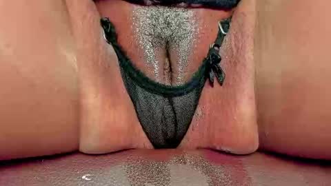 Snapshot of melania_browis chatting on 11-18-25, 11:25 Melania online show from 11-18-25, 11:25