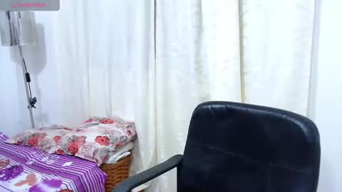 Snapshot of melaniacosta chatting on 12-25-24, 12:27 melani online show from 12-25-24, 12:27