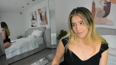 Melanie Baez online show from 01-22-25, 07:57