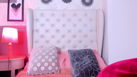 Snapshot of melanie__hills chatting on 02-08-25, 11:22 Melanie online show from 02-08-25, 11:22