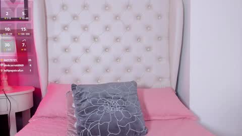 Snapshot of melanie__hills chatting on 02-25-25, 02:44 Melanie online show from 02-25-25, 02:44