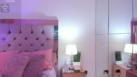 Snapshot of melanie__hills chatting on 09-11-25, 11:43 Melanie online show from 09-11-25, 11:43