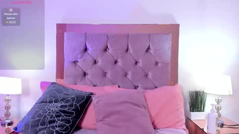 Snapshot of melanie__hills chatting on 11-12-25, 11:43 Melanie online show from 11-12-25, 11:43