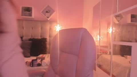 Melanie  online show from 10-14-25, 04:02