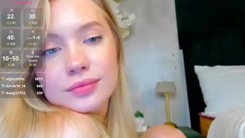 Snapshot of melanie_ryer chatting on 11-12-25, 01:00 Melanie online show from 11-12-25, 01:00