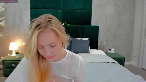 Snapshot of melanie_ryer chatting on 11-20-25, 01:06 Melanie online show from 11-20-25, 01:06