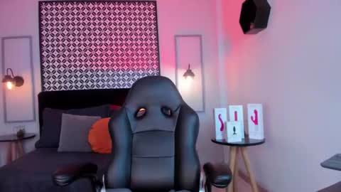 Snapshot of melanie_silver_ chatting on 11-27-25, 10:34 Melanie online show from 11-27-25, 10:34